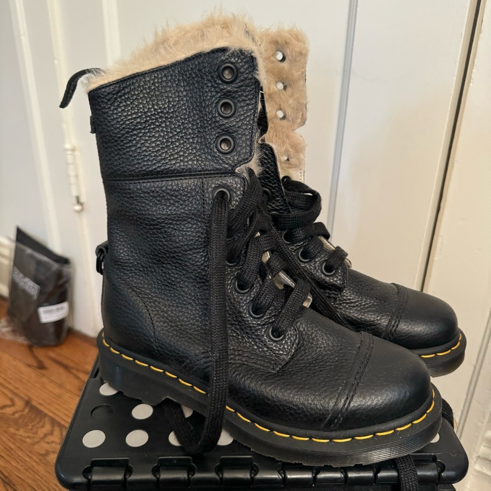 Dc Marten Size 7 Aimilita Fur-Lined Leather Boots